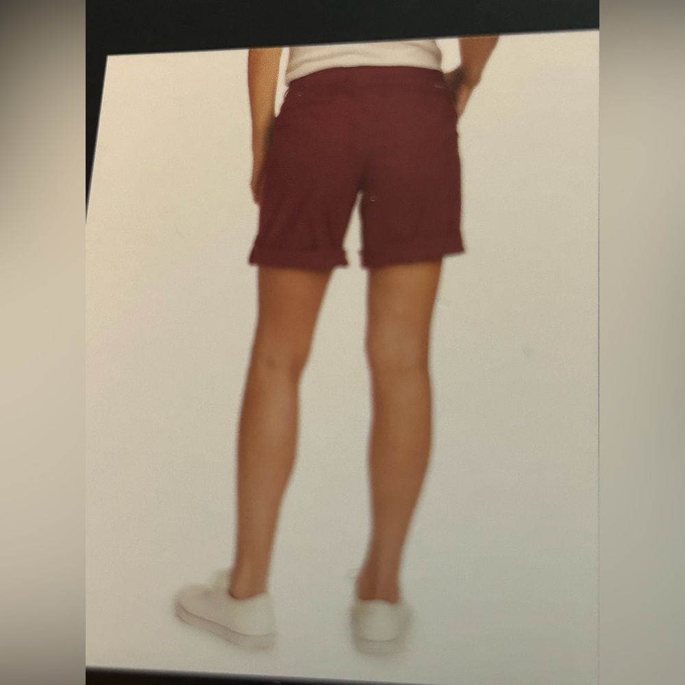 Eddie Bauer Ladies' Cargo Shorts Red Size 16 Lightweight pocket With Zipper. NWT - Picture 2 of 9